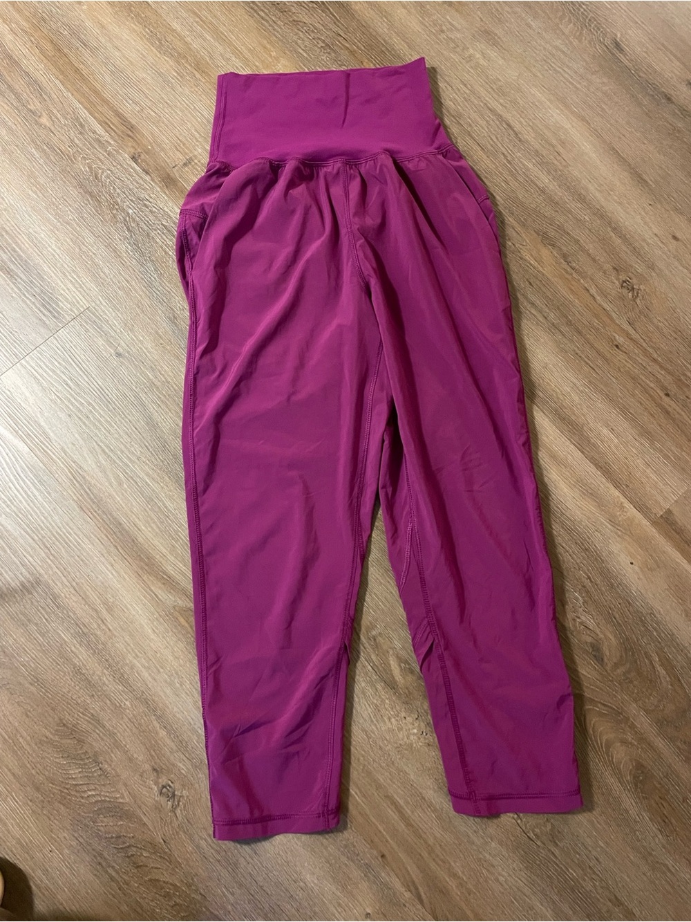 Lululemon Tranquil Crop size 2 - Picture 2 of 8